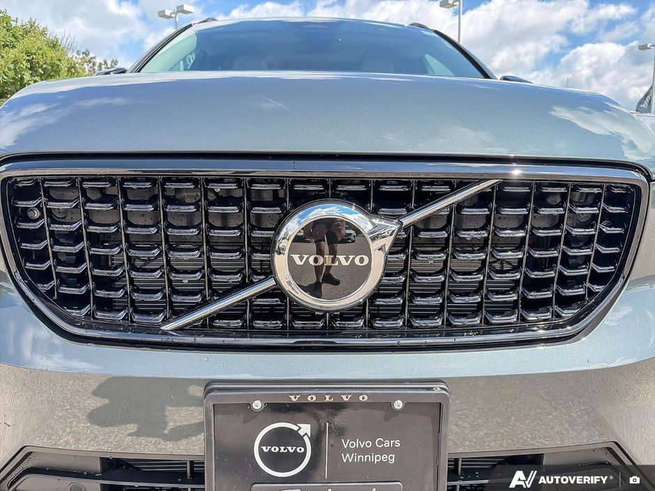 2026 Volvo XC40 Core Dark Theme-10