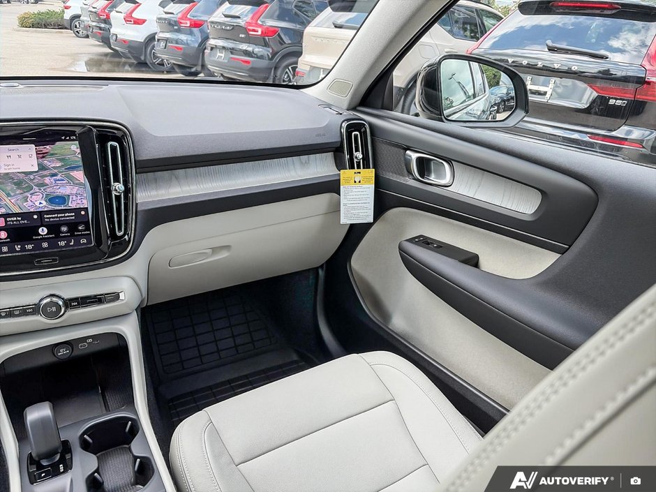 2026 Volvo XC40 Core Dark Theme-15