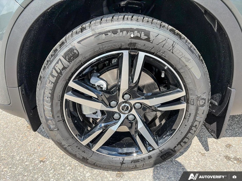 2026 Volvo XC40 Core Dark Theme-16