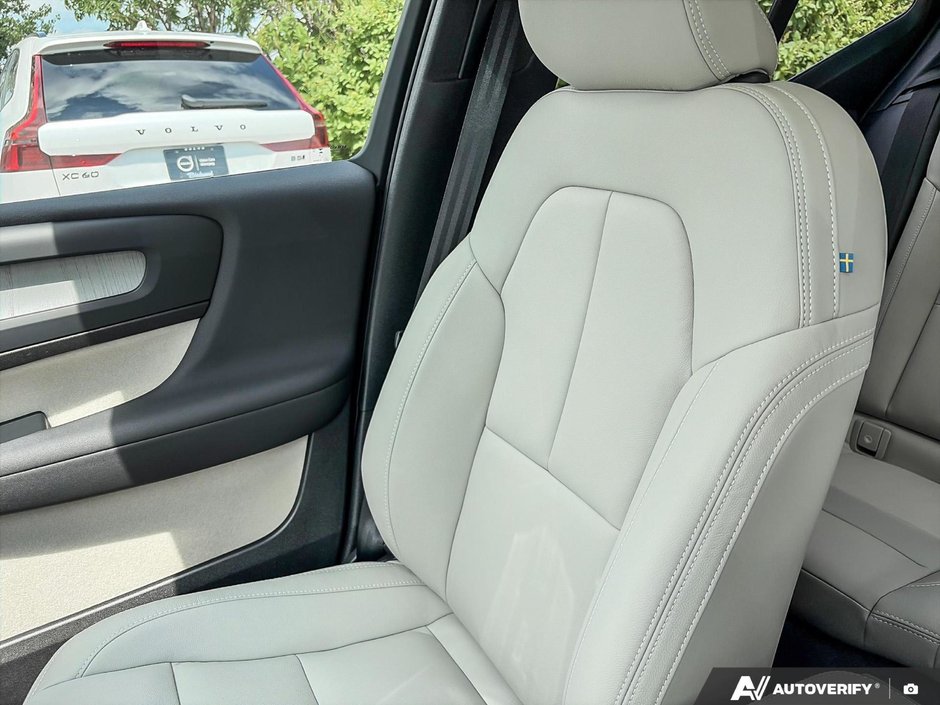 2026 Volvo XC40 Core Dark Theme-5