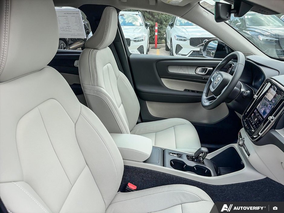2026 Volvo XC40 Core Dark Theme-9