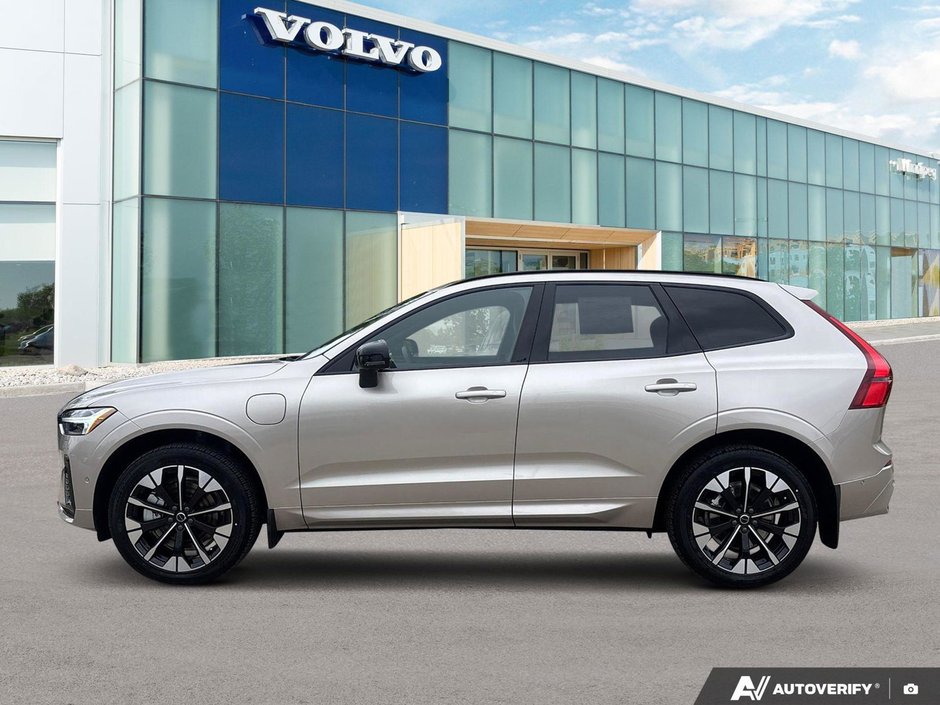 2026 Volvo XC60 Plug-In Hybrid Plus Dark Theme-2