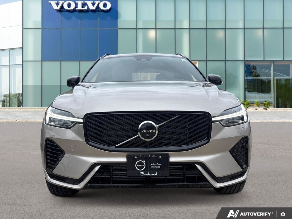 2026 Volvo XC60 Plug-In Hybrid Plus Dark Theme-5