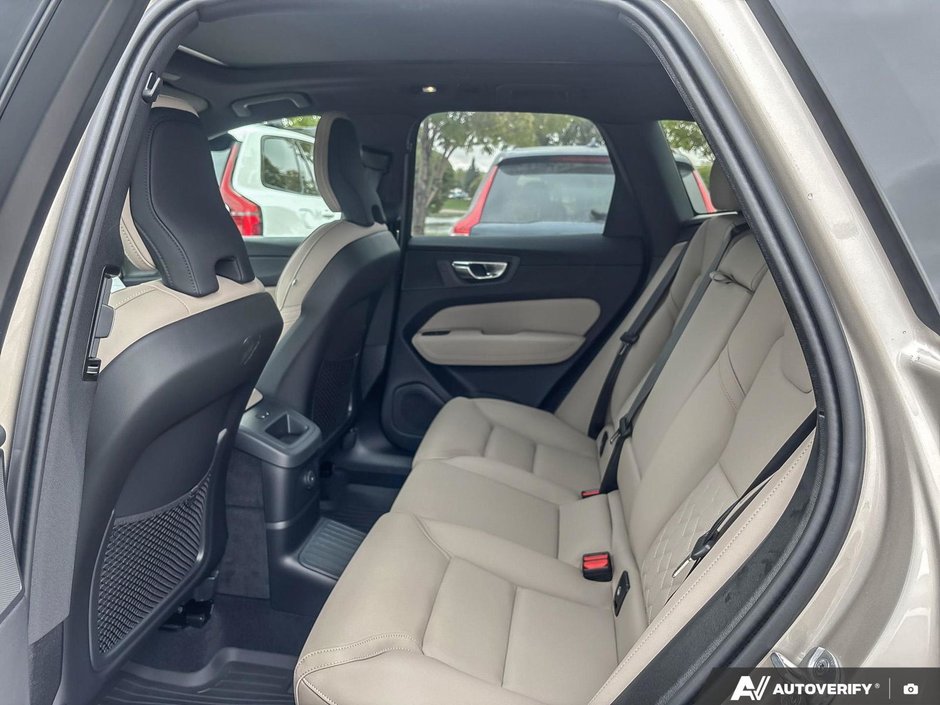 2026 Volvo XC60 Plug-In Hybrid Plus Dark Theme-23