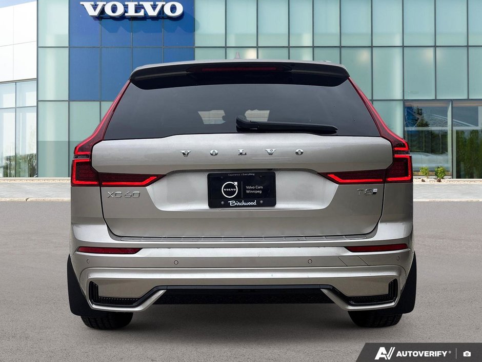 2026 Volvo XC60 Plug-In Hybrid Plus Dark Theme-4