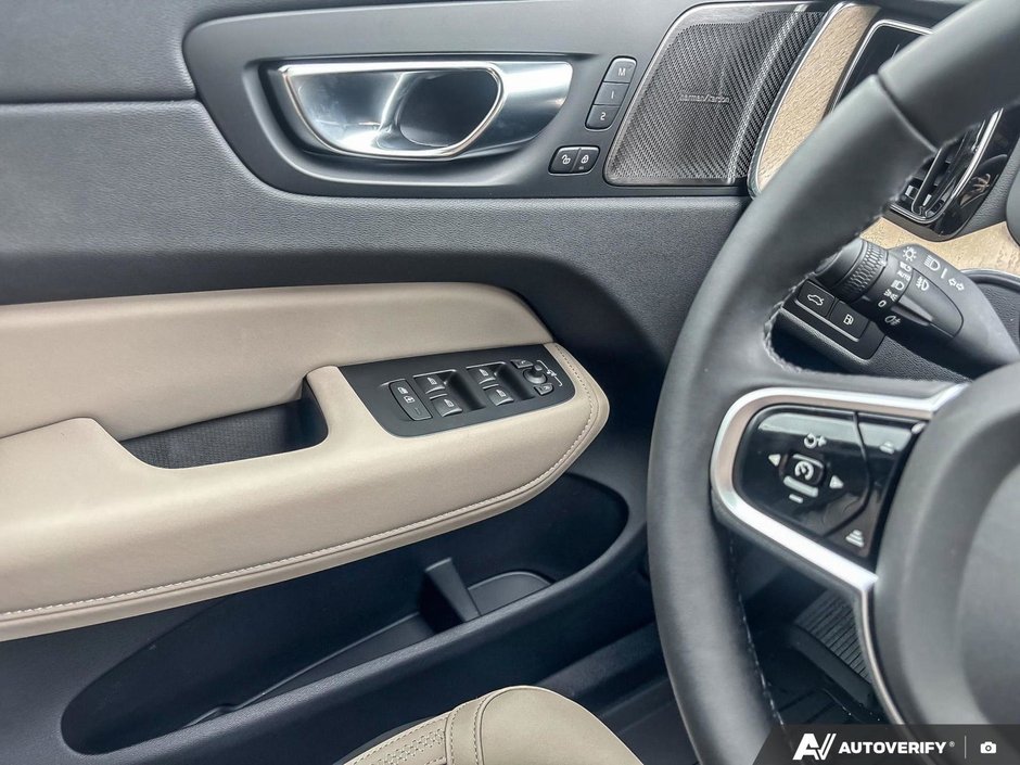 2026 Volvo XC60 Plug-In Hybrid Plus Dark Theme-17