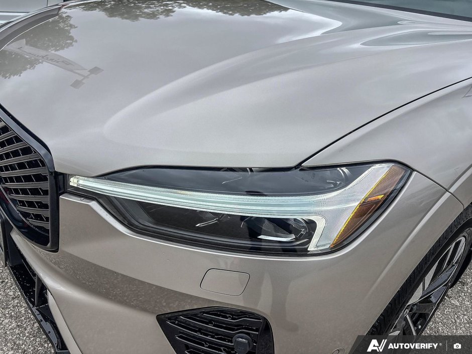 2026 Volvo XC60 Plug-In Hybrid Plus Dark Theme-11