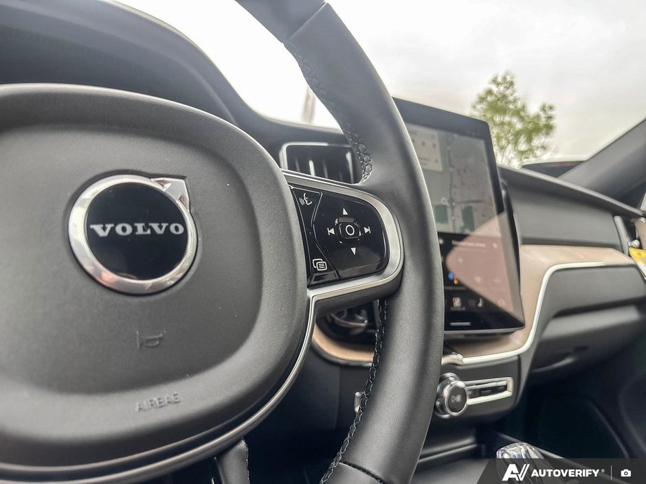 2026 Volvo XC60 Plug-In Hybrid Plus Dark Theme-16