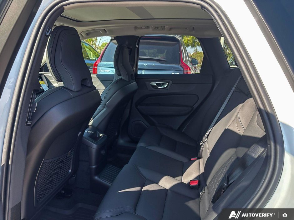 2026 Volvo XC60 Plug-In Hybrid Plus Dark Theme-23