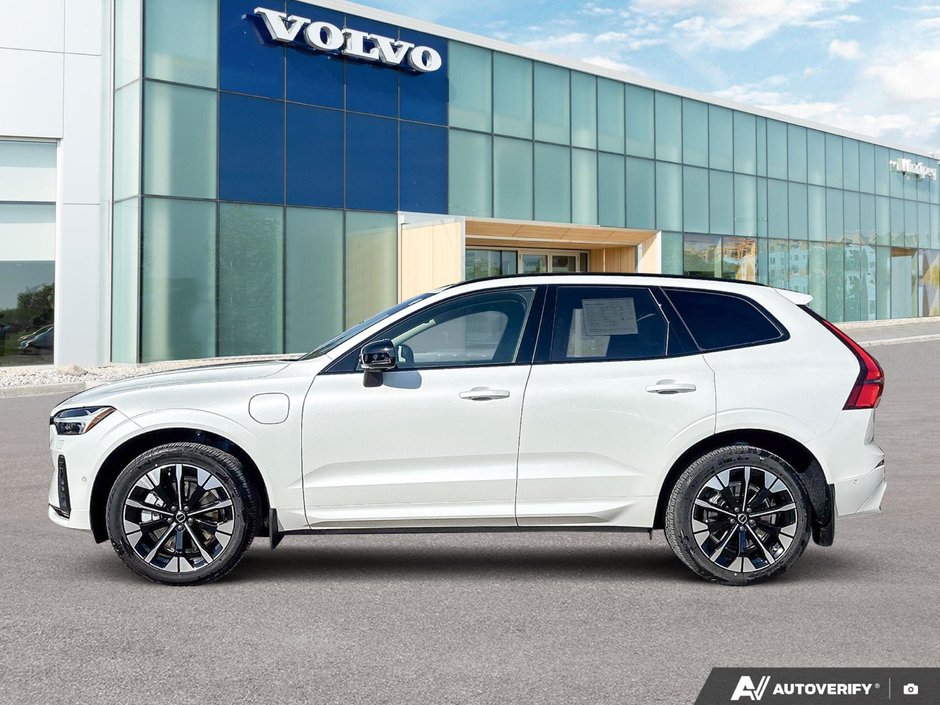 2026 Volvo XC60 Plug-In Hybrid Plus Dark Theme-2