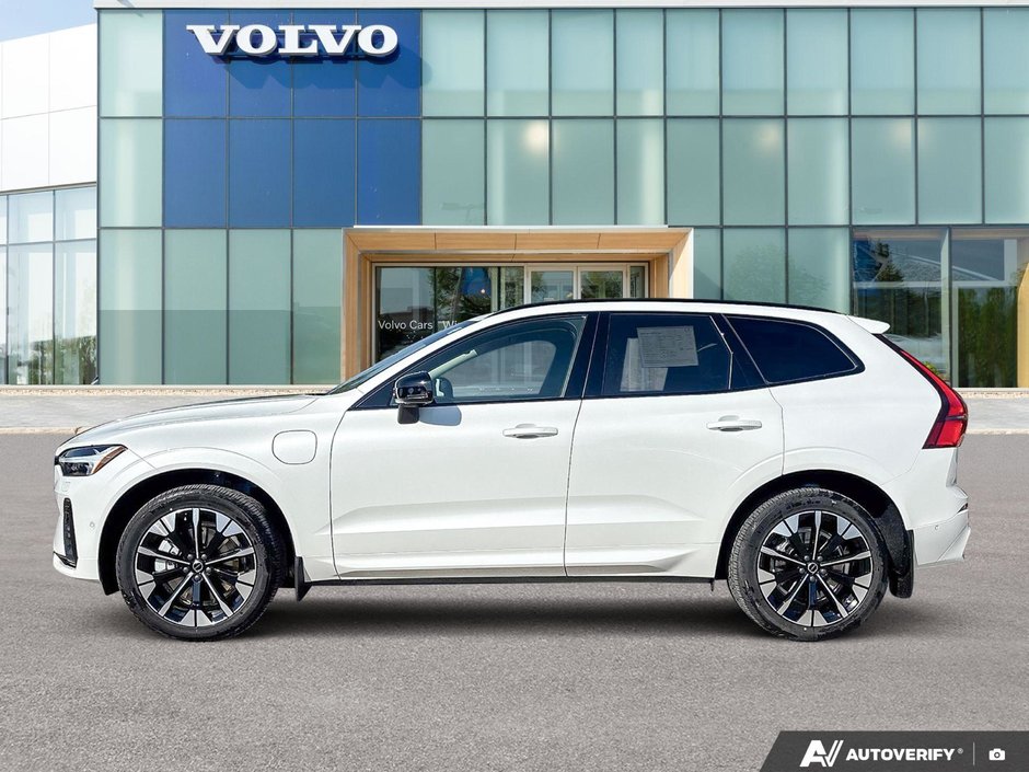 2026 Volvo XC60 Plug-In Hybrid Plus Dark Theme-2