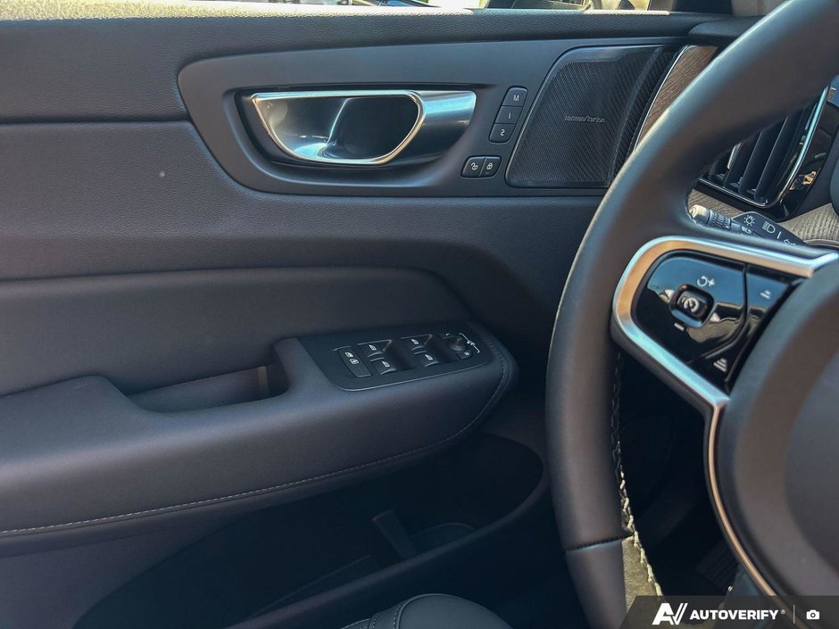 2026 Volvo XC60 Plug-In Hybrid Plus Dark Theme-17