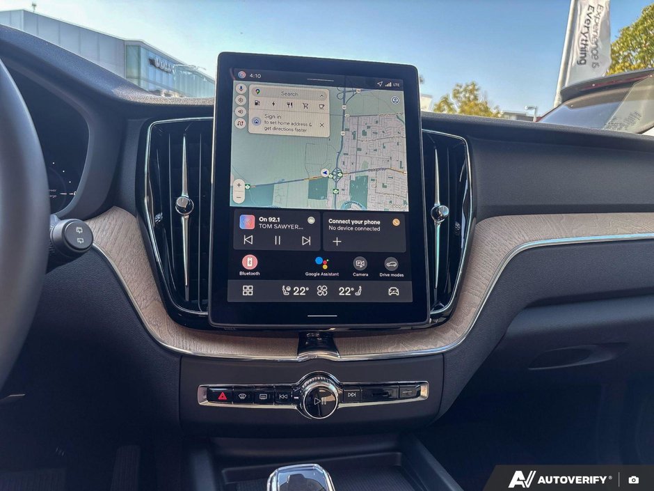 2026 Volvo XC60 Plug-In Hybrid Plus Dark Theme-19