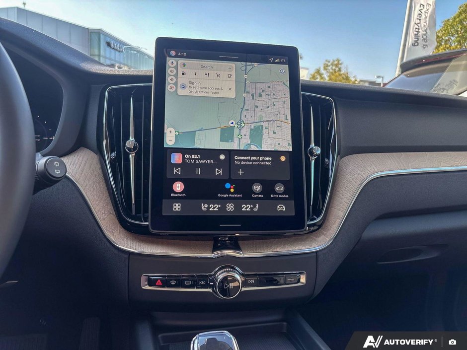 2026 Volvo XC60 Plug-In Hybrid Plus Dark Theme-19