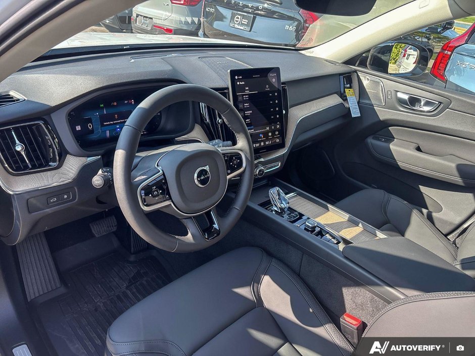 2026 Volvo XC60 Plug-In Hybrid Plus Dark Theme-13