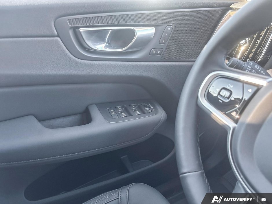 2026 Volvo XC60 Plug-In Hybrid Plus Dark Theme-17