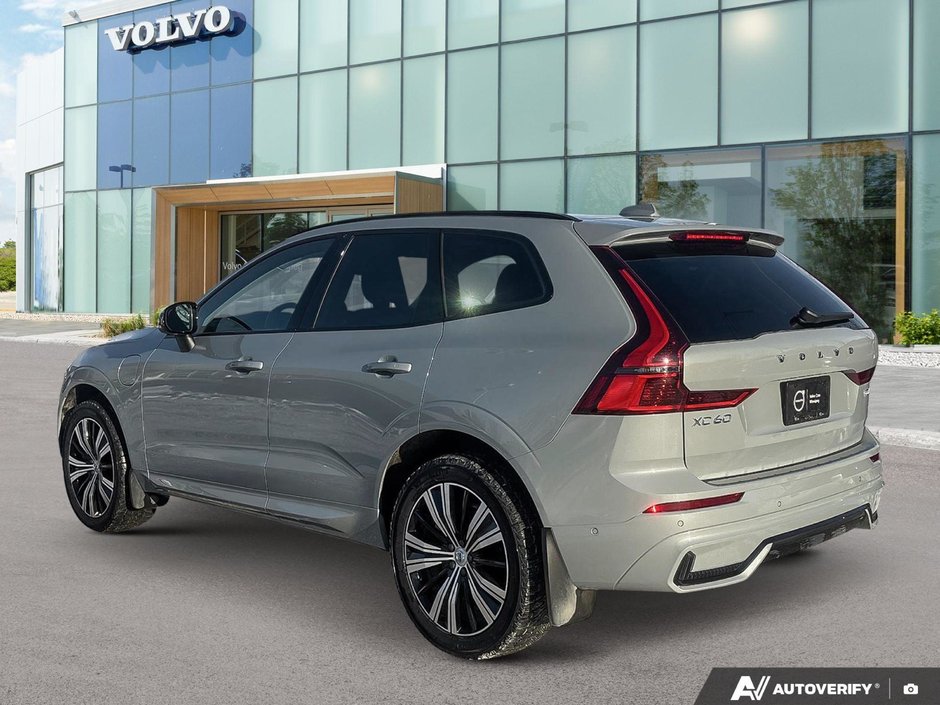 2026 Volvo XC60 Plug-In Hybrid Plus Dark Theme-3