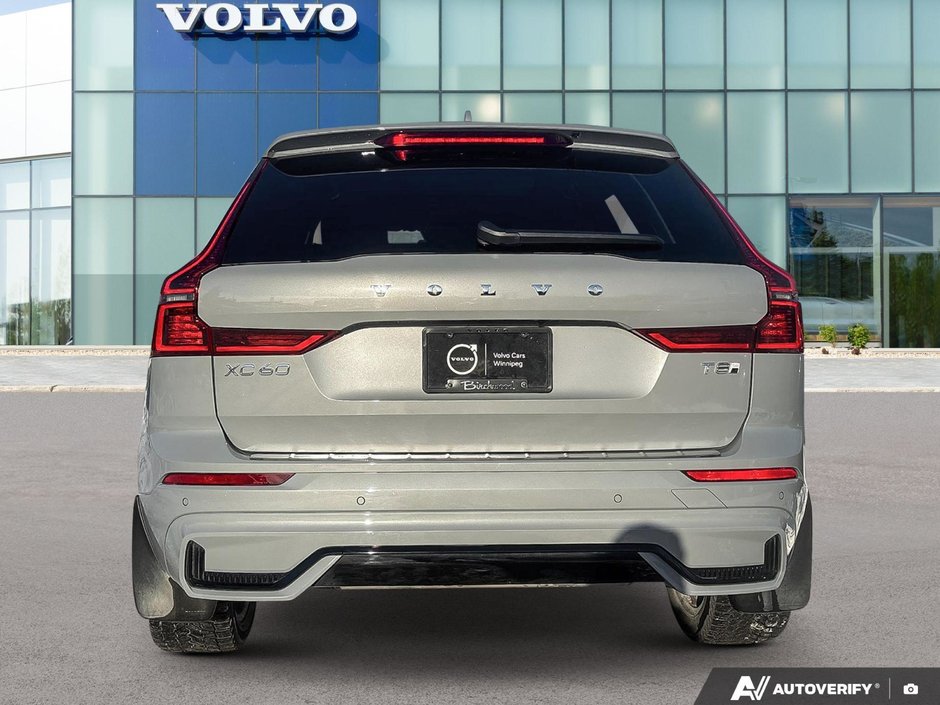 2026 Volvo XC60 Plug-In Hybrid Plus Dark Theme-4
