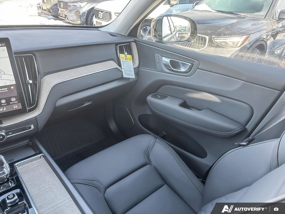 2026 Volvo XC60 Plug-In Hybrid Plus Dark Theme-24