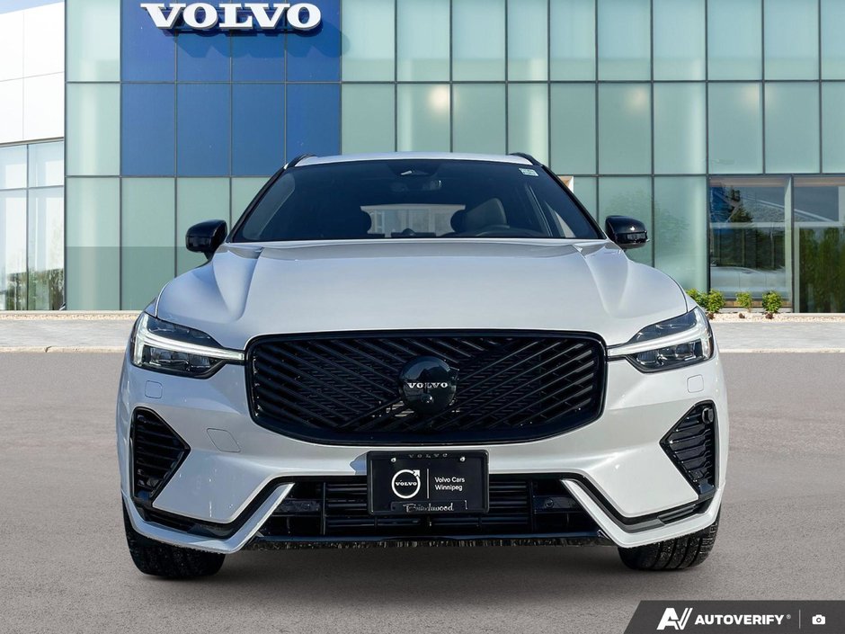2026 Volvo XC60 Plug-In Hybrid Ultra Black Edition-5