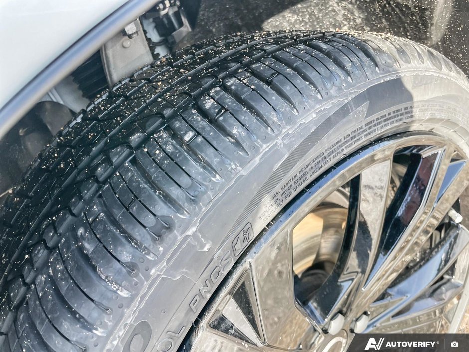 2026 Volvo XC60 Plug-In Hybrid Ultra Black Edition-9