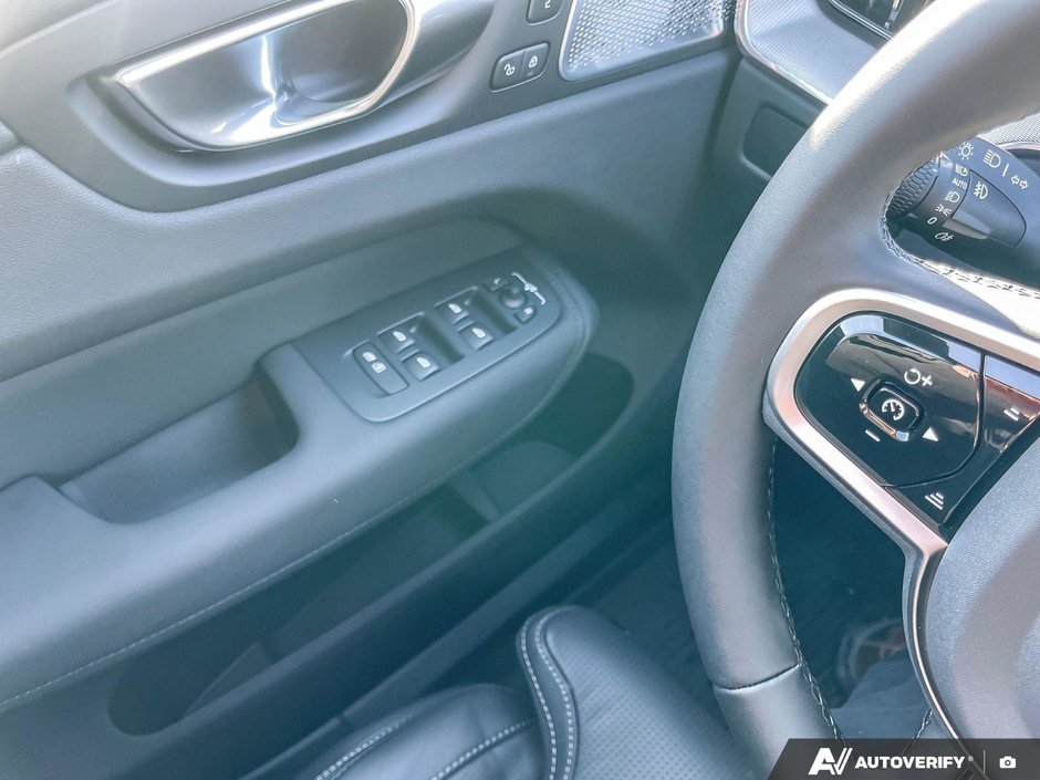 2026 Volvo XC60 Plug-In Hybrid Ultra Black Edition-16