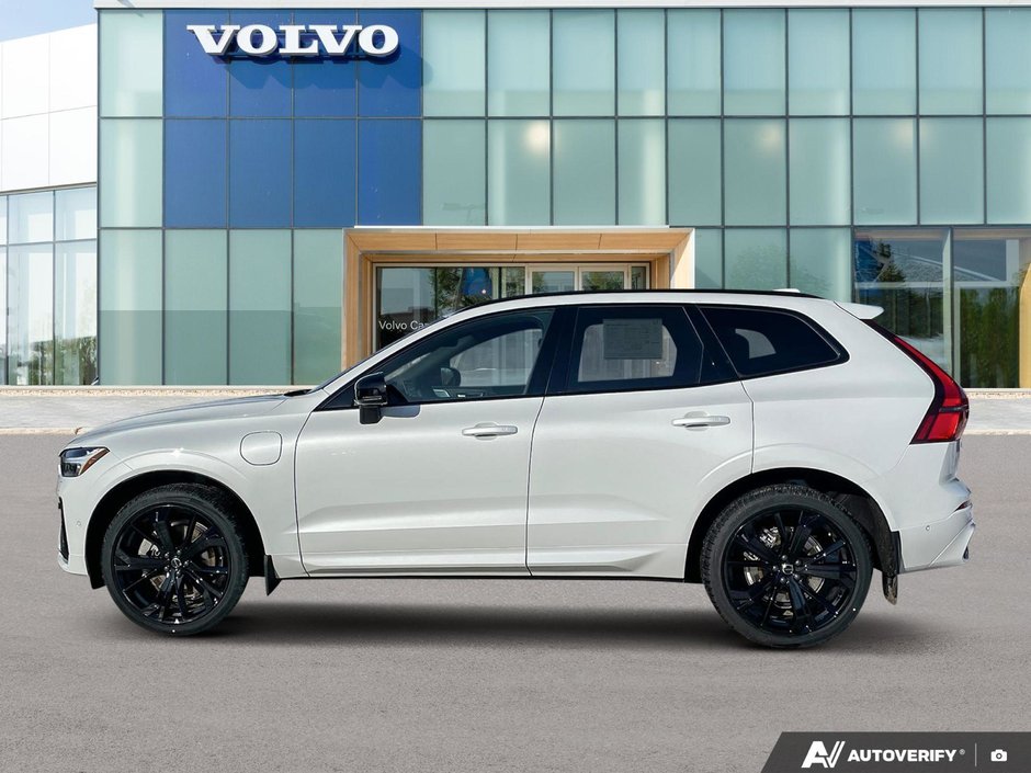 2026 Volvo XC60 Plug-In Hybrid Ultra Black Edition-2