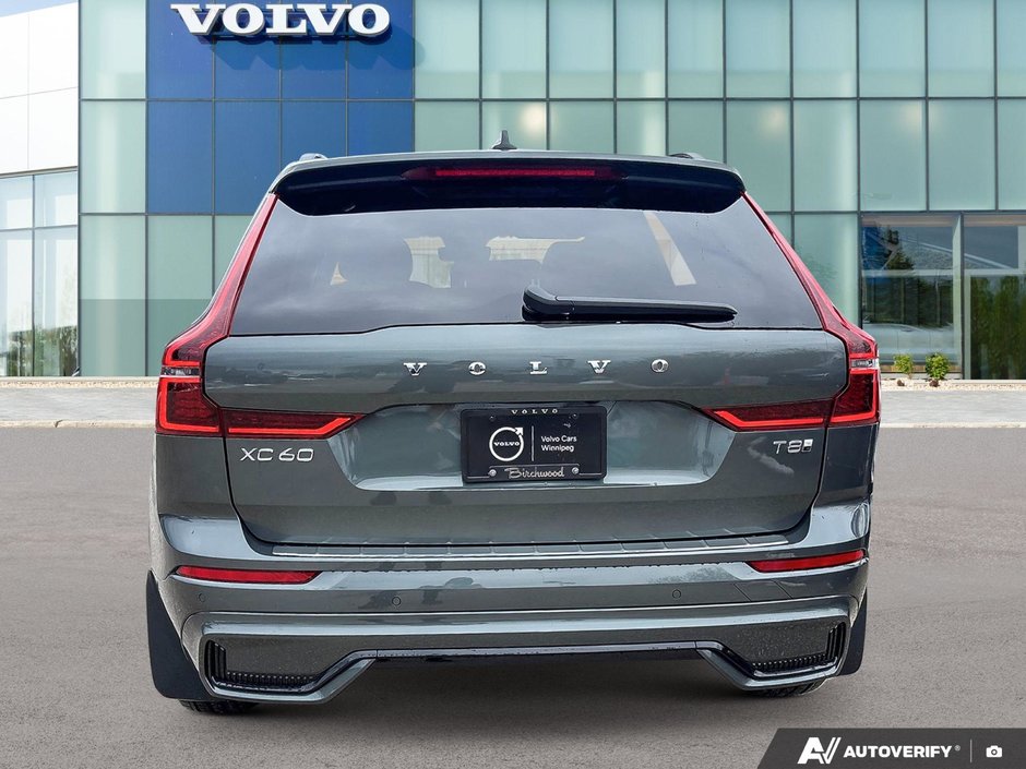 2026 Volvo XC60 Plug-In Hybrid Plus Dark Theme-4