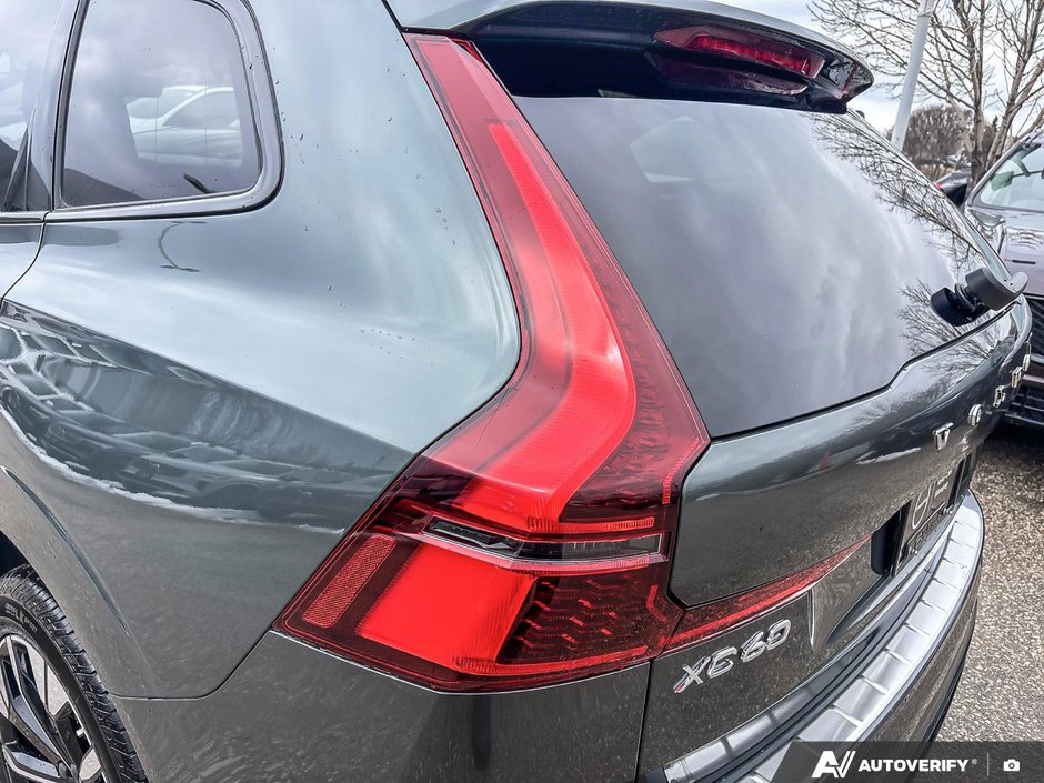 2026 Volvo XC60 Plug-In Hybrid Plus Dark Theme-12