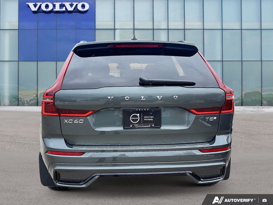 2026 Volvo XC60 Plug-In Hybrid Plus Dark Theme-4