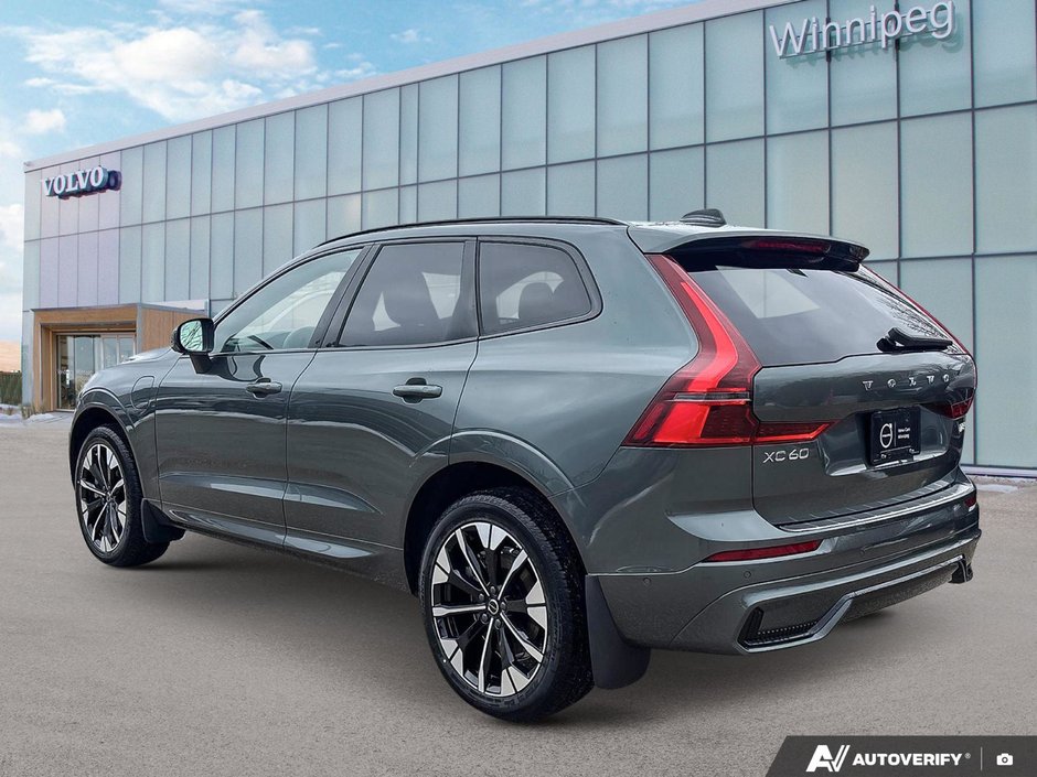 2026 Volvo XC60 Plug-In Hybrid Plus Dark Theme-3