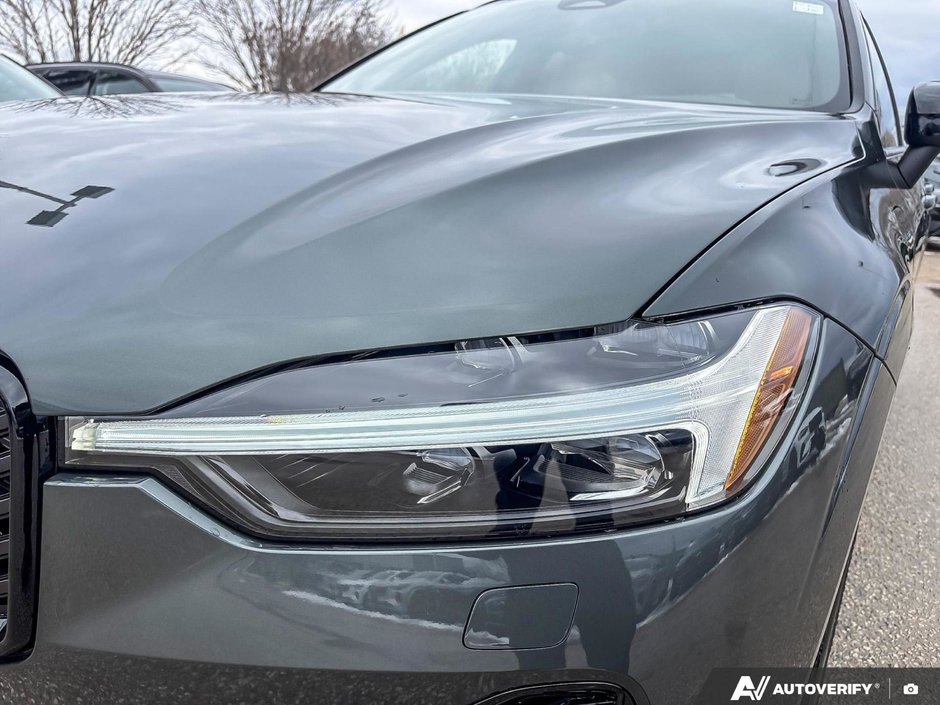 2026 Volvo XC60 Plug-In Hybrid Plus Dark Theme-11