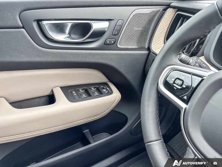 2026 Volvo XC60 Plug-In Hybrid Plus Dark Theme-17