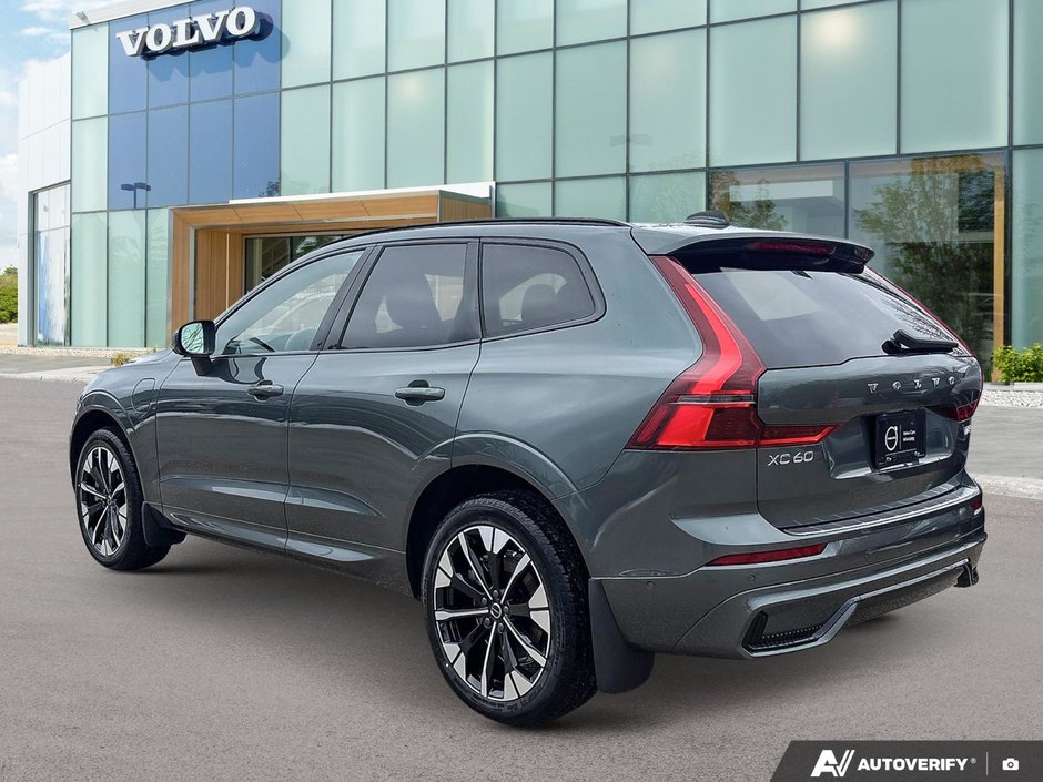 2026 Volvo XC60 Plug-In Hybrid Plus Dark Theme-3