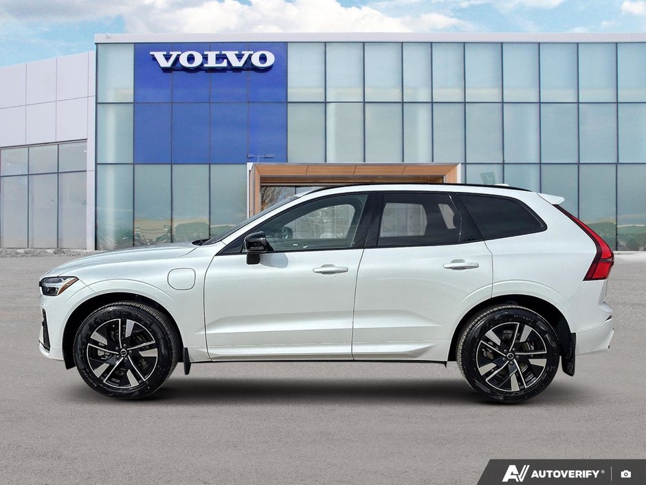 2026 Volvo XC60 Plug-In Hybrid Core Dark Theme-1