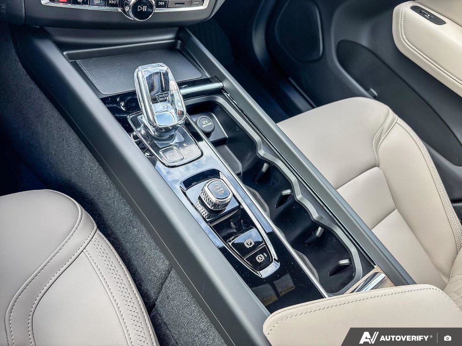 2026 Volvo XC60 Plug-In Hybrid Core Dark Theme-17