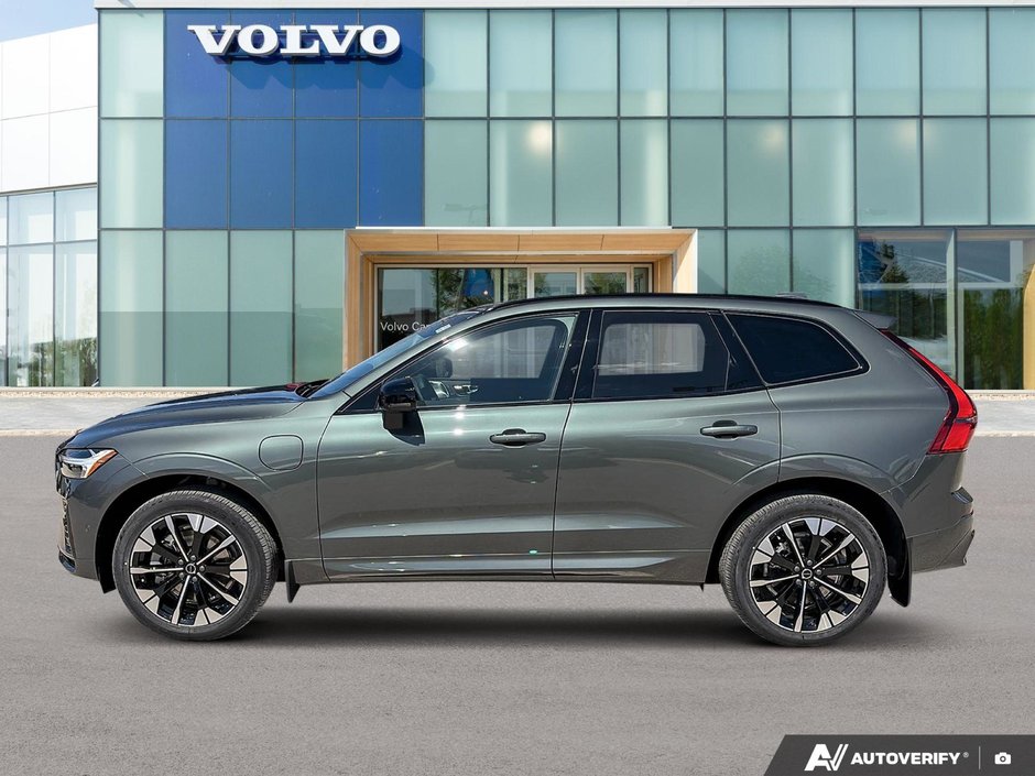 2026 Volvo XC60 Plug-In Hybrid Ultra Dark Theme-2