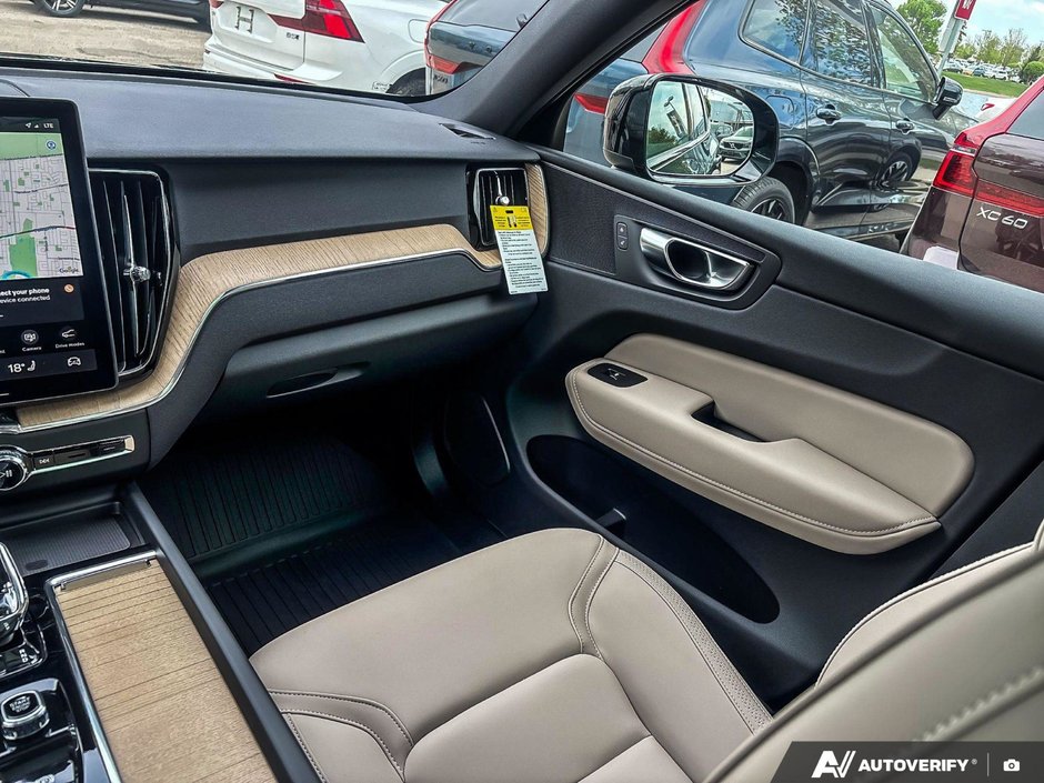 2026 Volvo XC60 Plug-In Hybrid Plus Dark Theme-25