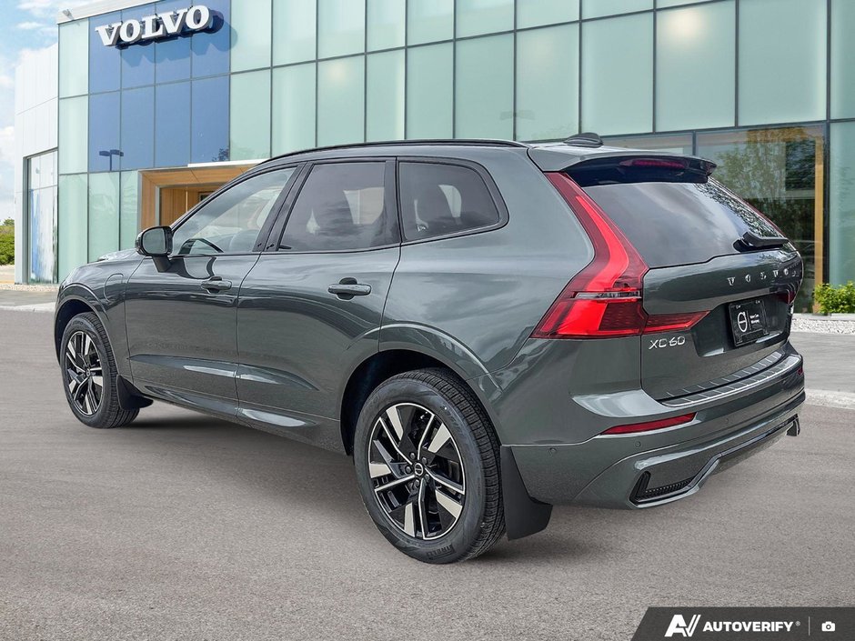 2026 Volvo XC60 Plug-In Hybrid Plus Dark Theme-3