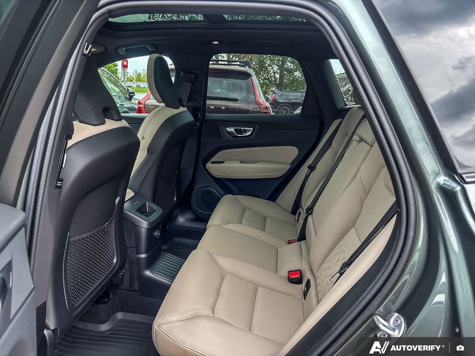 2026 Volvo XC60 Plug-In Hybrid Plus Dark Theme-23