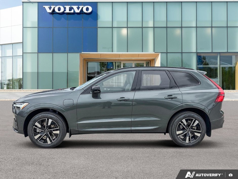 2026 Volvo XC60 Plug-In Hybrid Plus Dark Theme-2