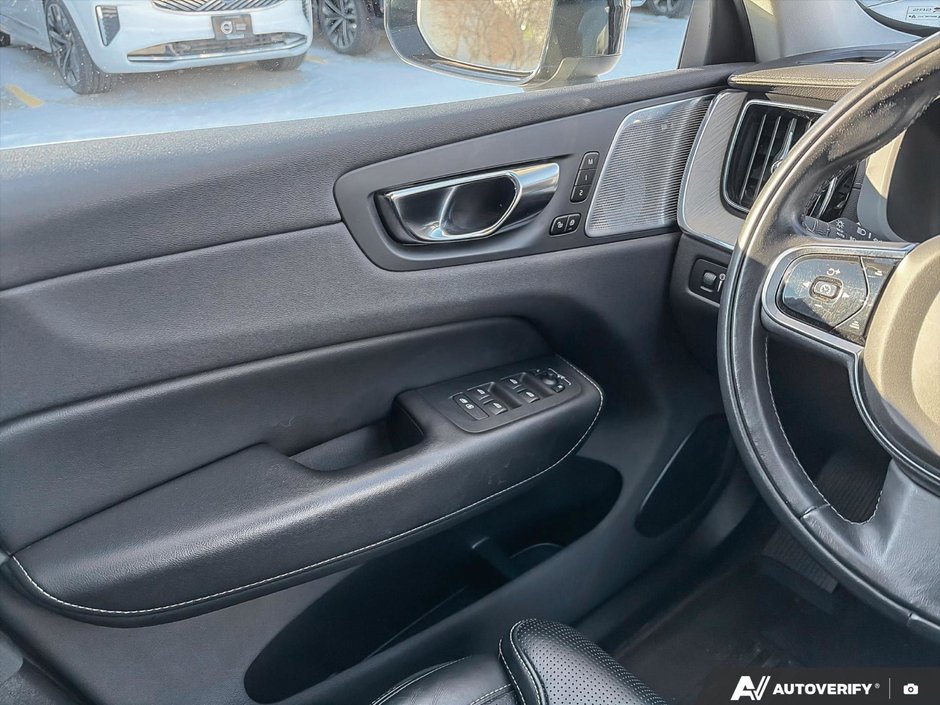 2022 Volvo XC60 Recharge Inscription-17