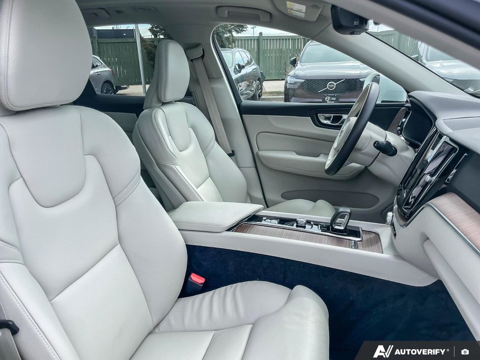 2022 Volvo XC60 Recharge Inscription Expression-21