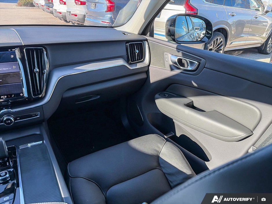 2024 Volvo XC60 Recharge Core Dark Theme-25