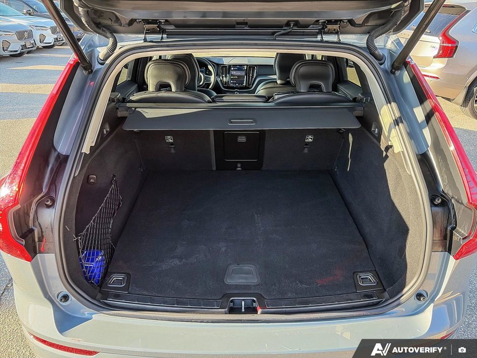 2024 Volvo XC60 Recharge Core Dark Theme-8