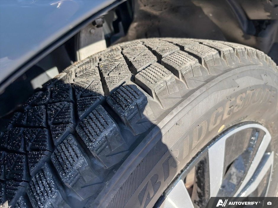 2024 Volvo XC60 Recharge Core Dark Theme-10