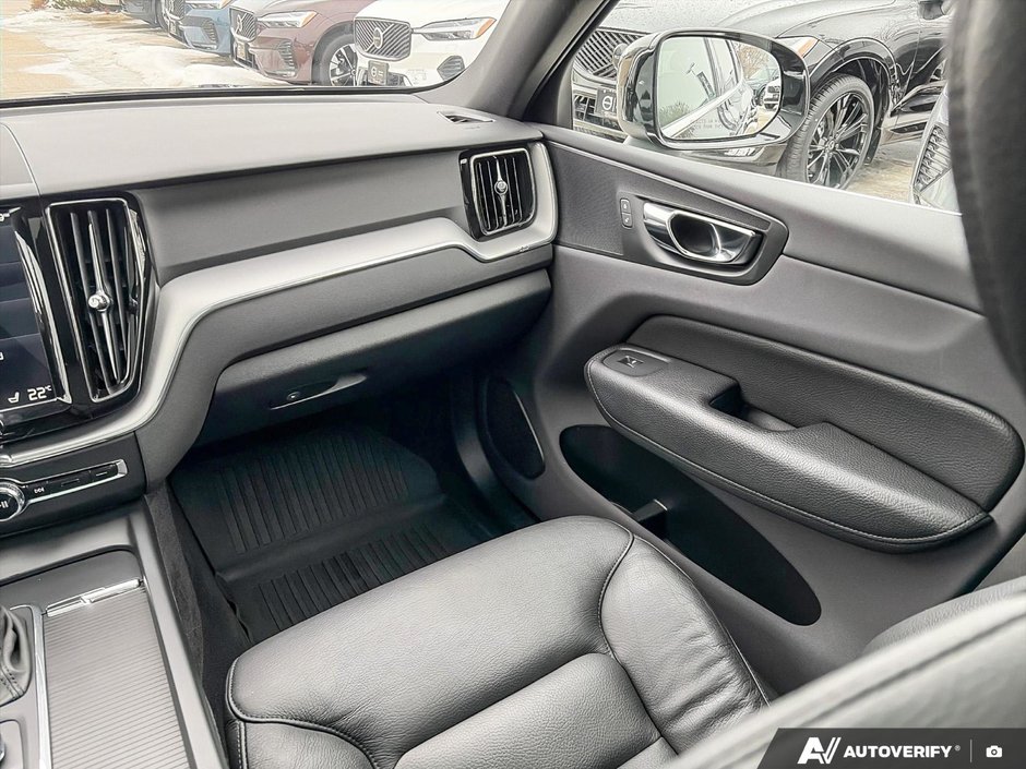2020 Volvo XC60 Momentum-24
