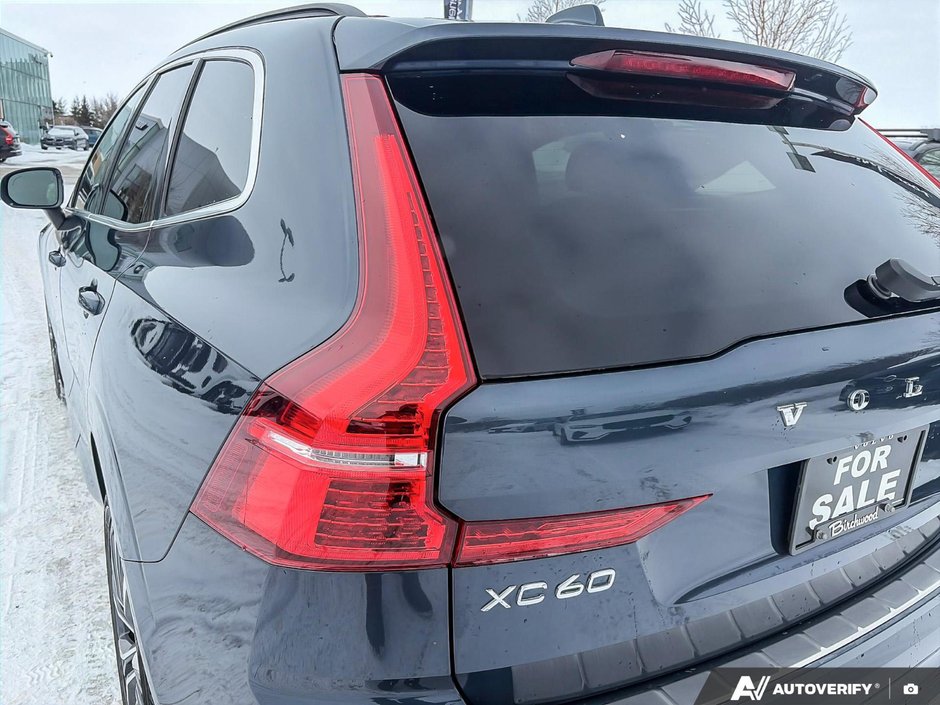 2022 Volvo XC60 Momentum-11