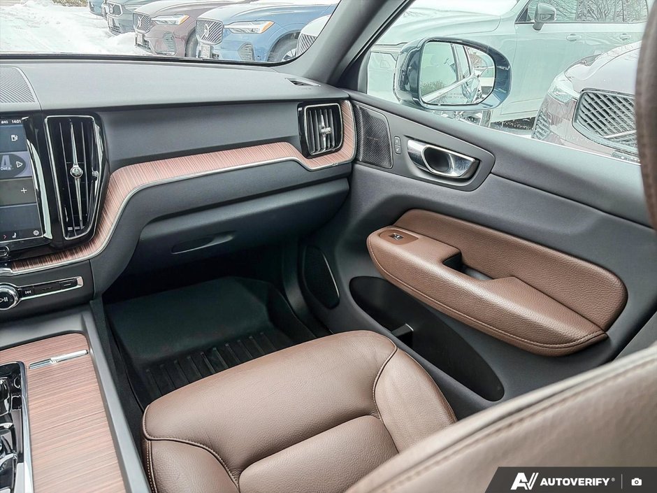 2022 Volvo XC60 Momentum-24