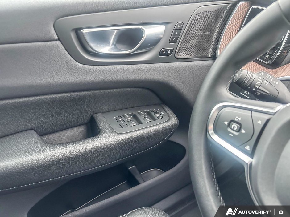 2022 Volvo XC60 Momentum-17